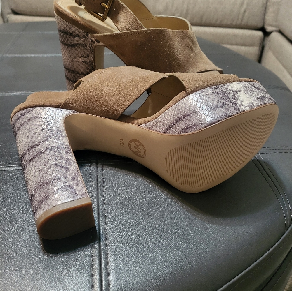Michael kors snakeskin heels. 7.5 Tan ans leather snakeskin heels. - Picture 3 of 3